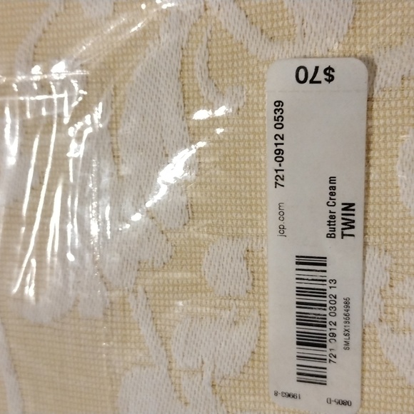 Royal Velvet Damask Twin Coverlet 66 x 86 in - Picture 3 of 5